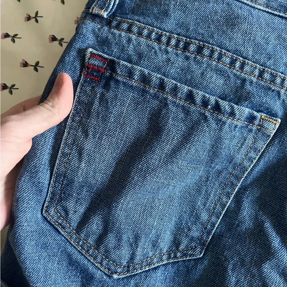BDG Mom High-Rise Jean Short - Picture 5 of 5